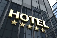 service navette transfert hotel martigues et etang de berre voiture devant hotel